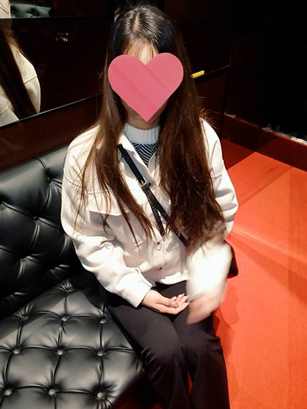 バンビ倶楽部・新大阪 りおな 26歳 T：148cm　B：88(E)　W：58　H：84