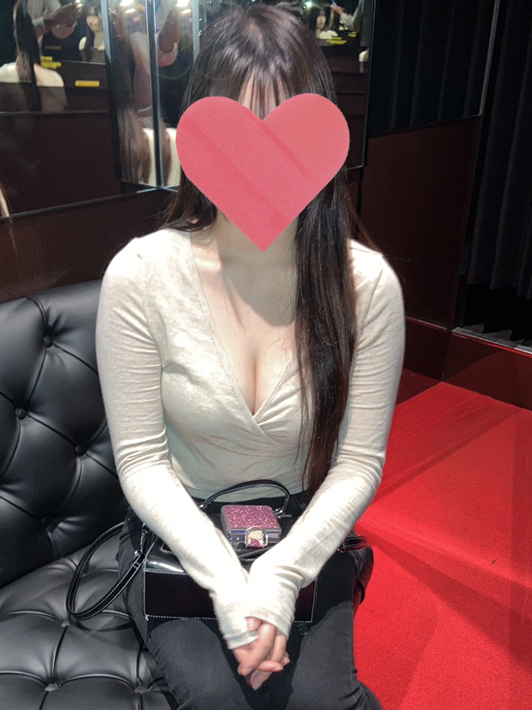 バンビ倶楽部・新大阪 りり 22歳 T：156cm　B：86(F)　W：58　H：85